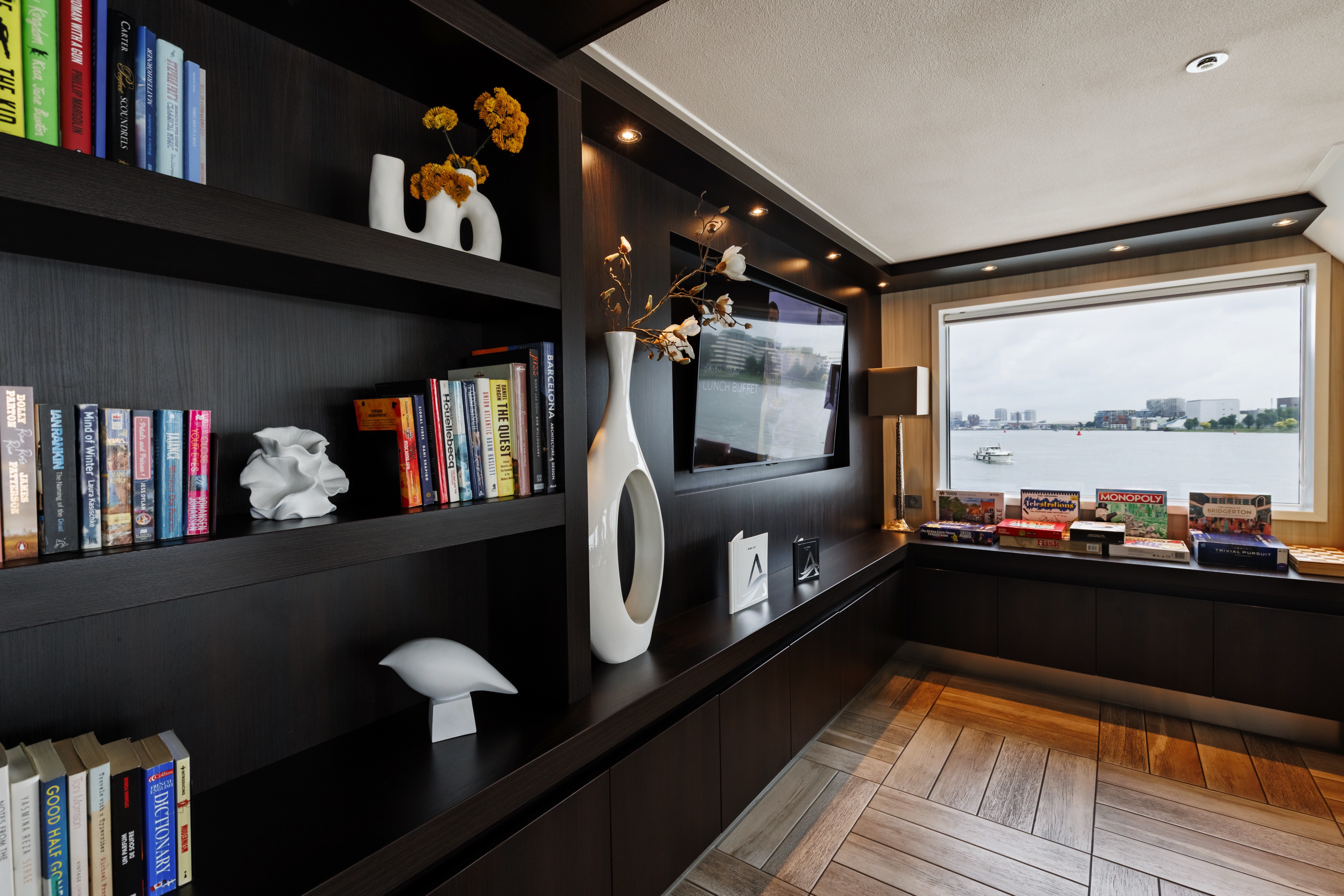 Avalon Imagery II - Club Lounge